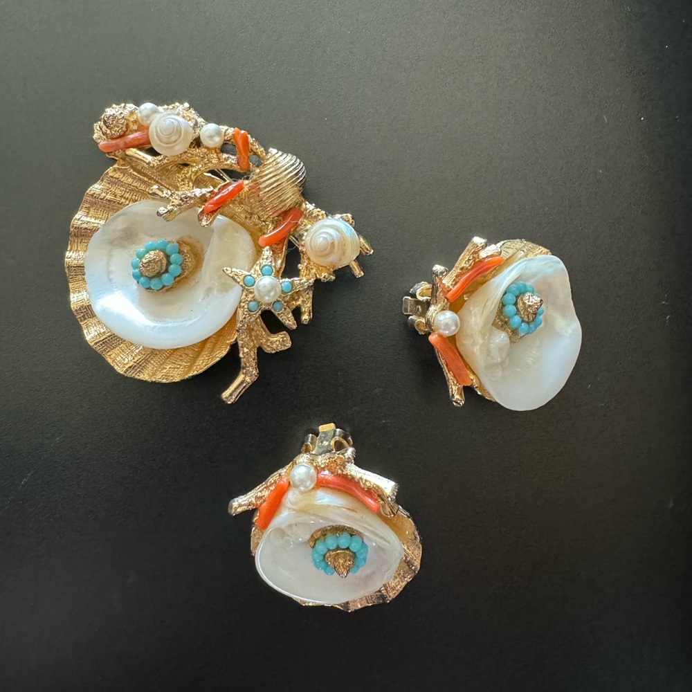 Vintage 50s 60s ART SHELL Brooch and Clip EaRRing SeT